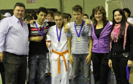 festa dos atletas da categoria até 60 kg, Rivalidade só no tatame.
